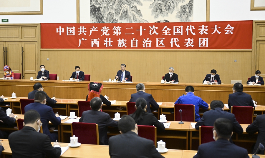 10月17日，习近平同志参加党的二十大广西代表团讨论。