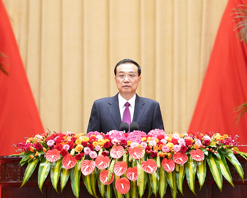 　　9月30日晚，国务院在北京人民大会堂举行国庆招待会，热烈庆祝中华人民共和国成立73周年。国务院总理李克强致辞。新华社记者 燕雁 摄